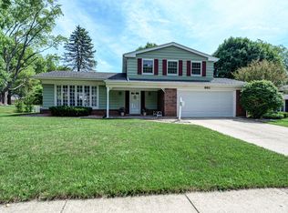 961 N Saratoga Dr, Palatine, IL 60074