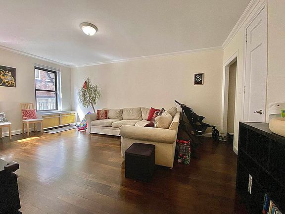 3rd image of 22 W 77th St APT 26