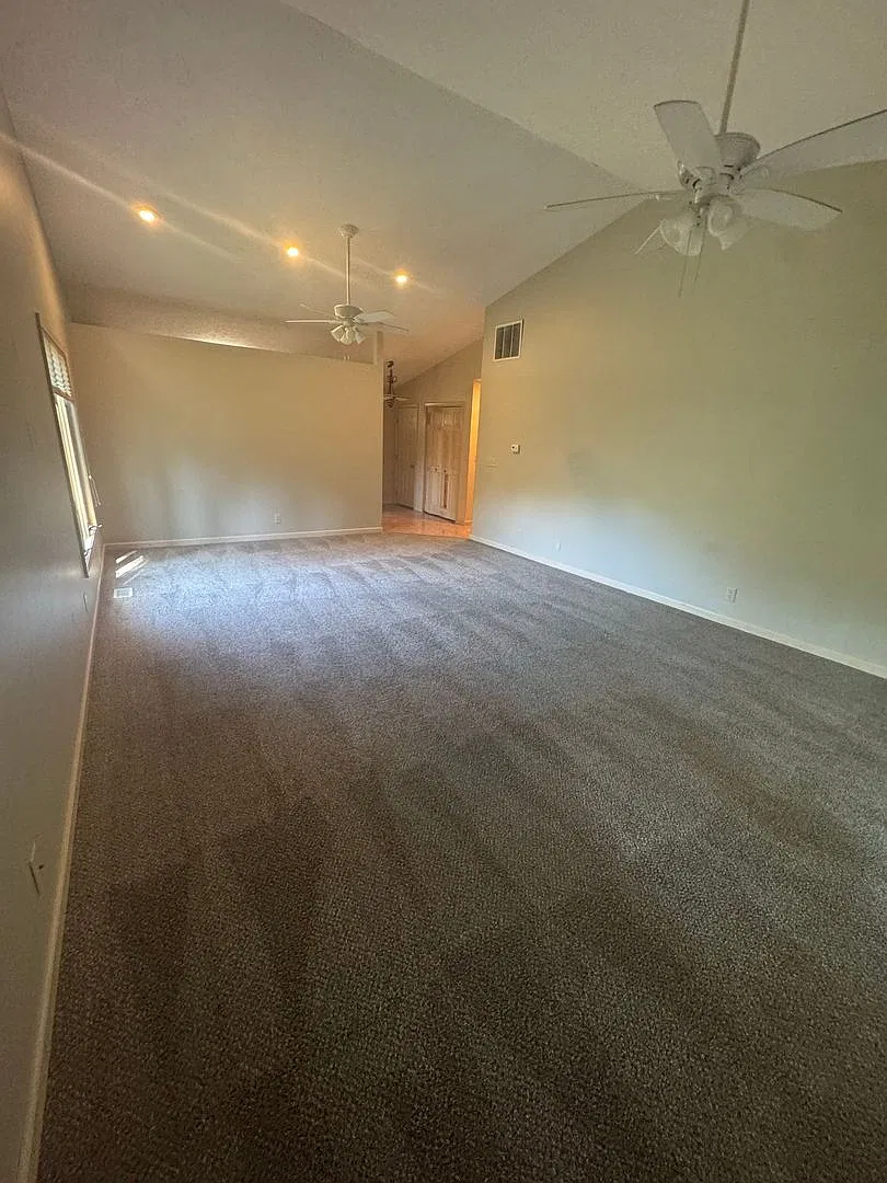 2BR 2BA Home Close to Campus, On Bus Route with Washer/Dryer Provided & 2-Car Attached Garage — Photo 2