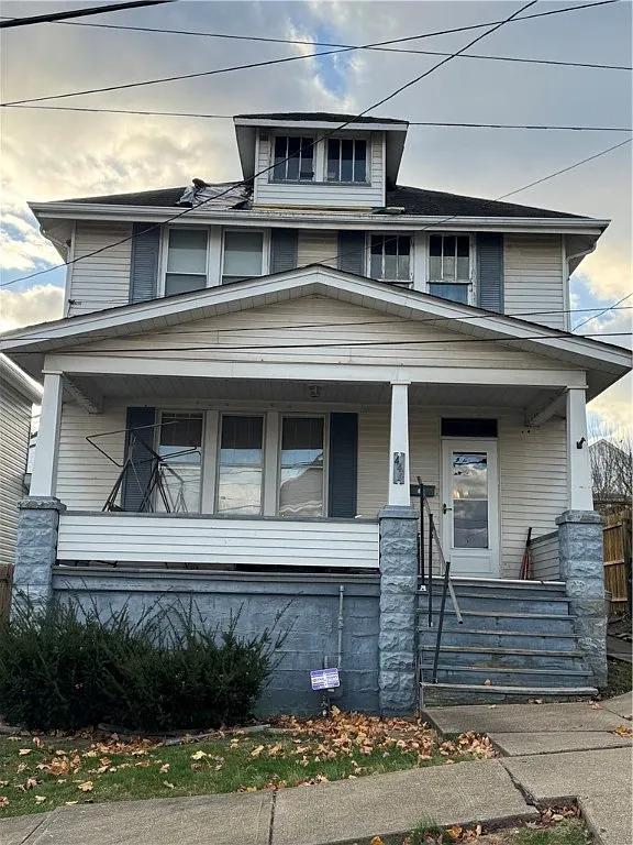 444 Isabella Ave N photo 1