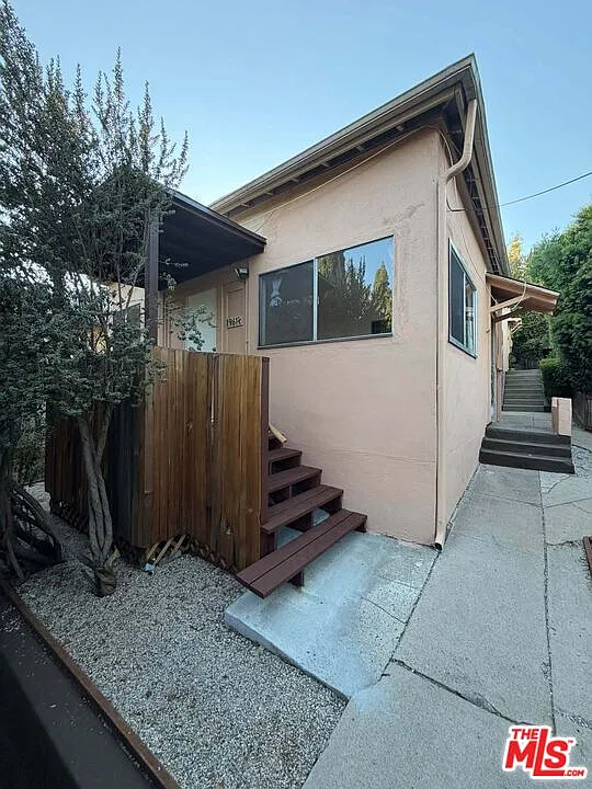 1 bed, 1.0 bath, 800 sqft, $3,300 — Photo 2