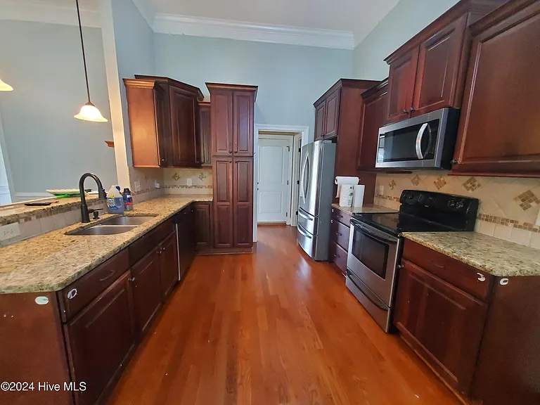 3008 Taberna Dr — Photo 10
