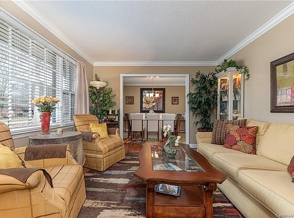 4th image of 501 Royal Oak Dr