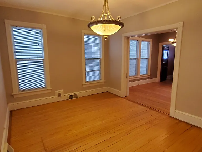 2054 N Cambridge Ave — Photo 11