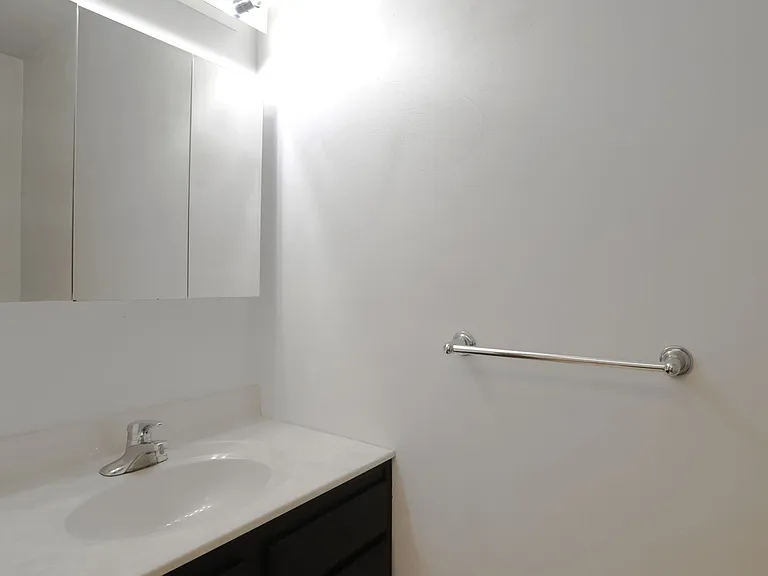 2810 Sarah Street — Photo 12