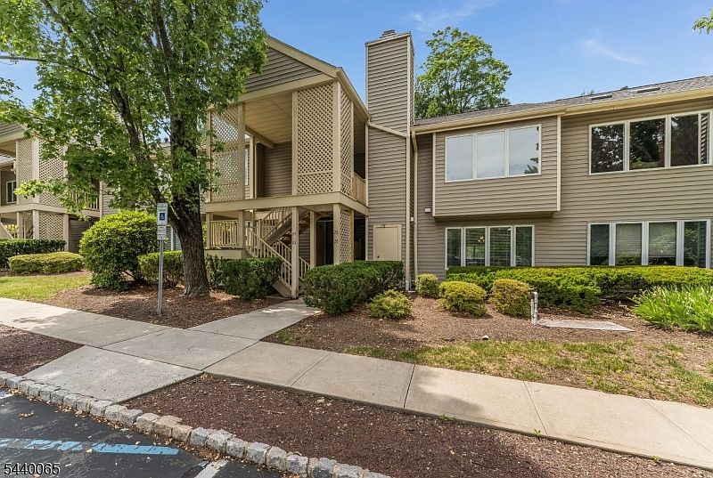 1st image of 25 Augusta Dr