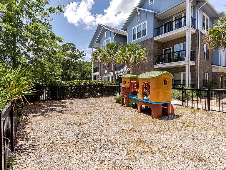 Oakside Apartments — Photo 9