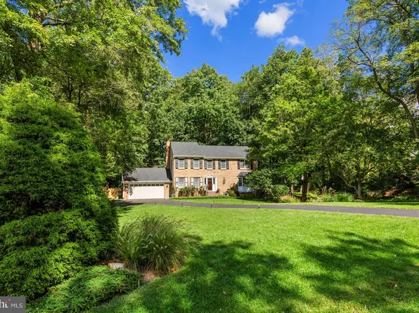 302 Colesville Manor Dr, Silver Spring, MD 20904