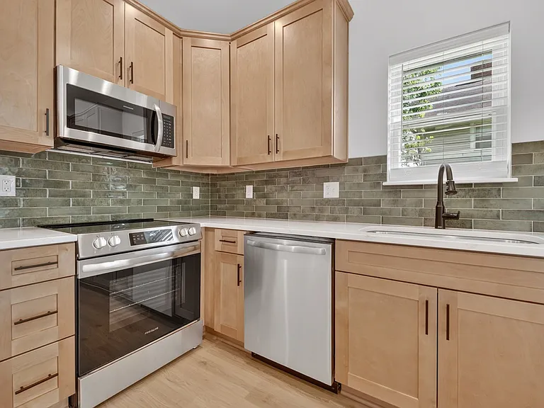 2437 Guilford Ave — Photo 11