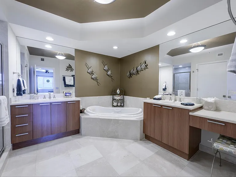 2650 Lake Shore Dr #1602 — Photo 14