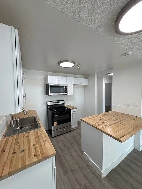 1327 W Civic Center Dr