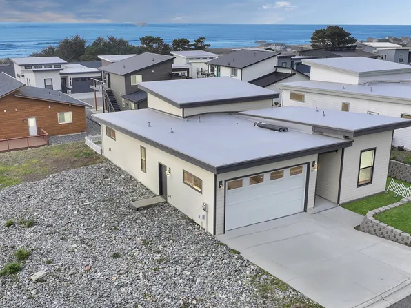 30396 Driftwood Dr, Gold Beach, OR 97444