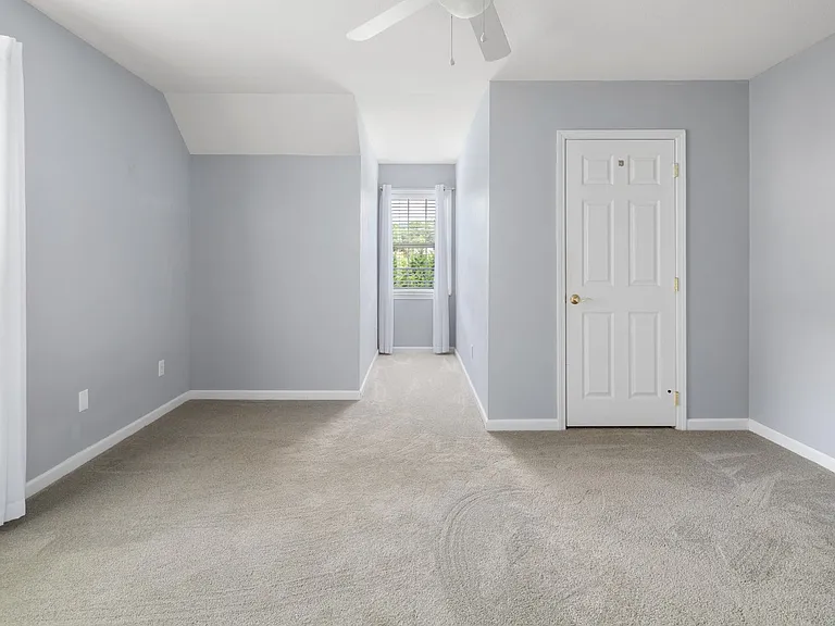 44 Worthington Ln — Photo 12