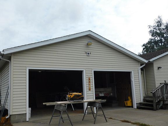 3rd image of 579 Dean Creek Rd