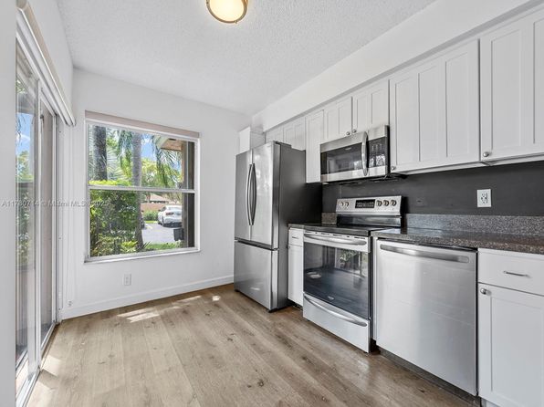 3239 NW 44th St APT 6