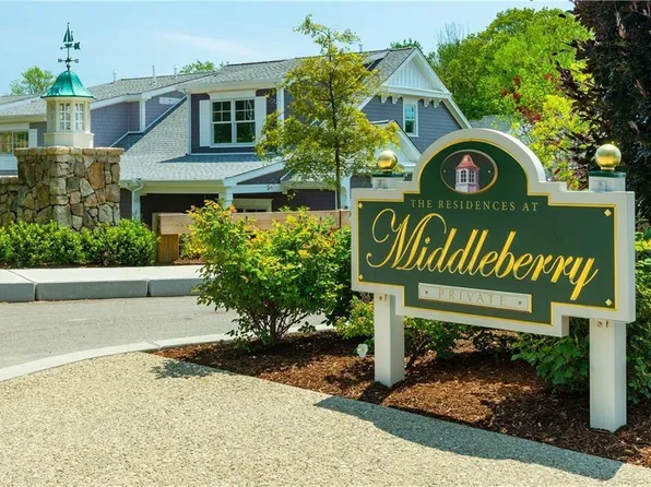 47 Travelers Ct, East Greenwich, RI 02818