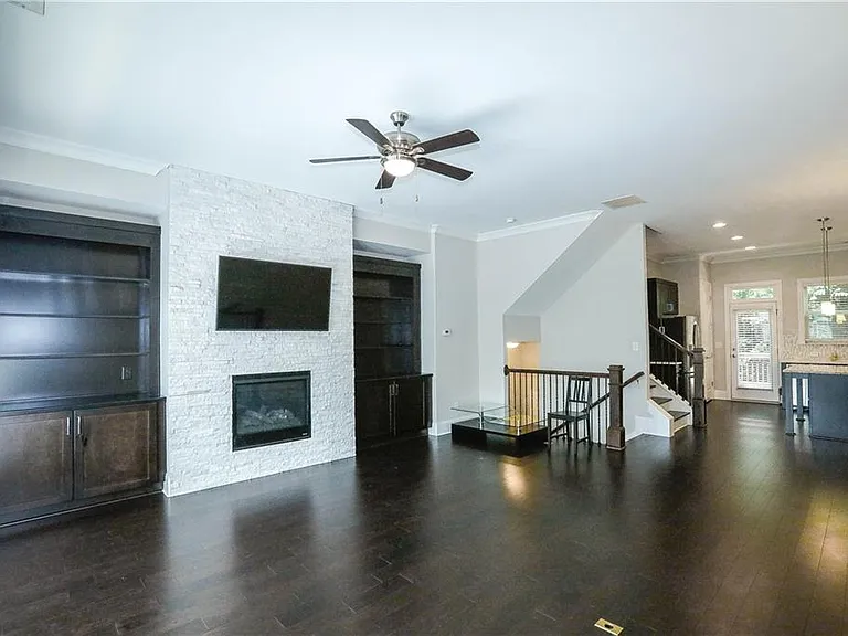 1920 Townsend Ct — Photo 9