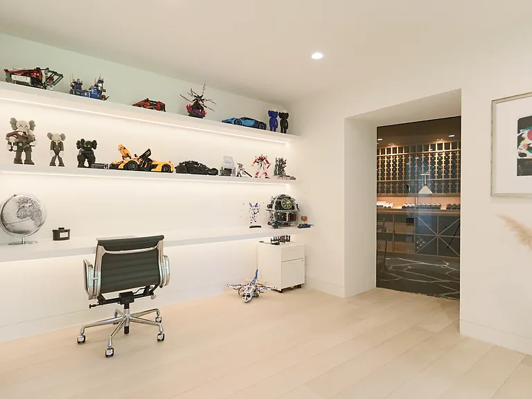 6173 Nelson Ave — Photo 44