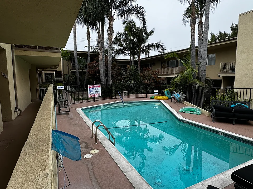 1280 S Barrington Ave #21
