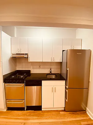 Rented by Metropolis Real Estate of Manhattan | media 10