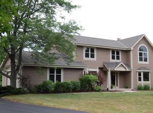 4508 W Meadow Cir W, Mequon, WI 53092