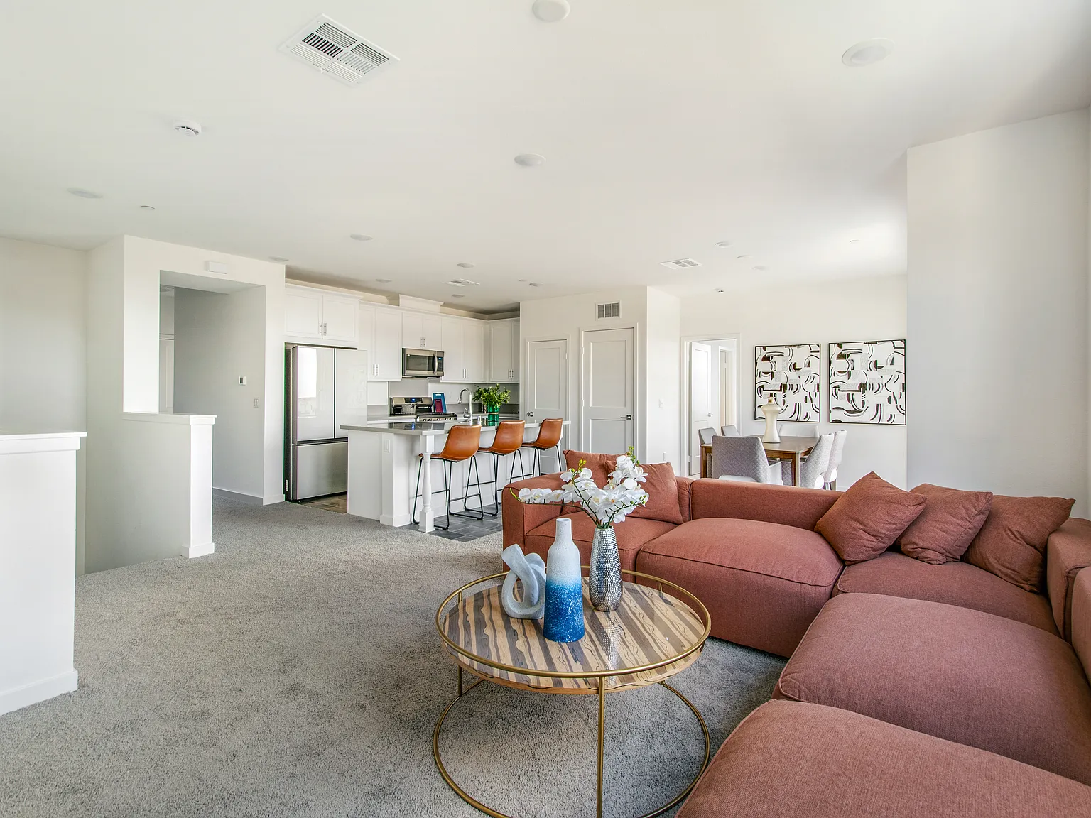 3 bed, 1581 sqft, $5,000 — Photo 2