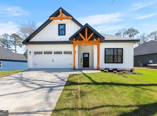 112 Friar Tuck Ave, Warner Robins, GA 31088