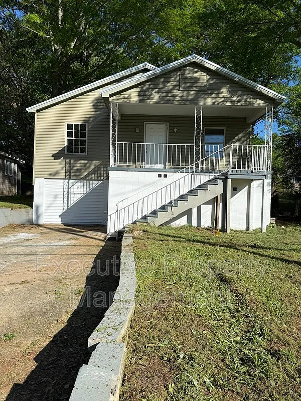 3 bed, 1.0 bath, 1273 sqft, $1,100 — Photo 1