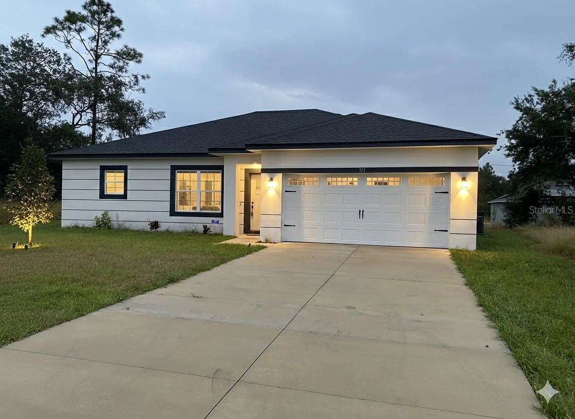 4 bed, 2.5 bath, 1686 sqft, $2,000 — Photo 1