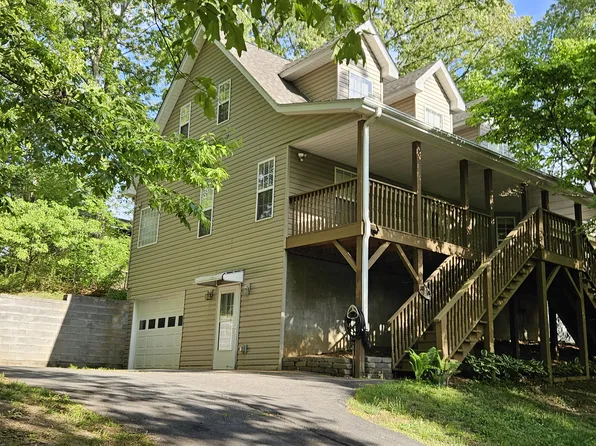 18 Spruce St, Weaverville, NC 28787