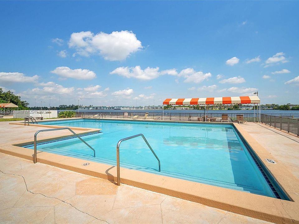 2nd image of 1351 NE Miami Gardens Dr APT 304E