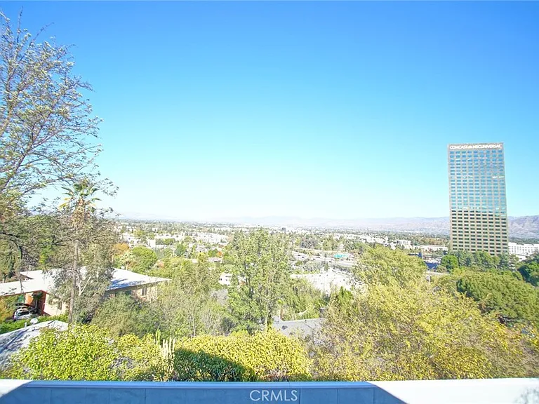3915 Fredonia Dr — Photo 3