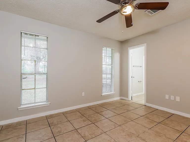 4946 Hanging Oak Dr — Photo 8
