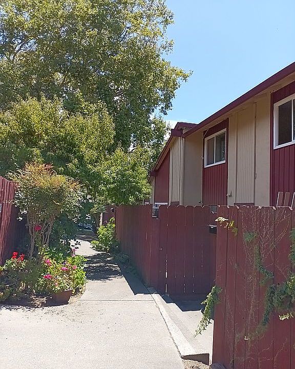 2nd image of 416 Corcoran Ave APT 2