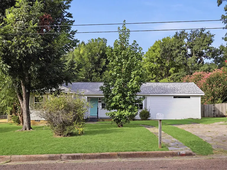 116 Janet St — Photo 1