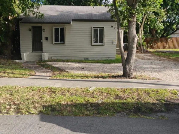 210 SW 7th St, Dania, FL 33004