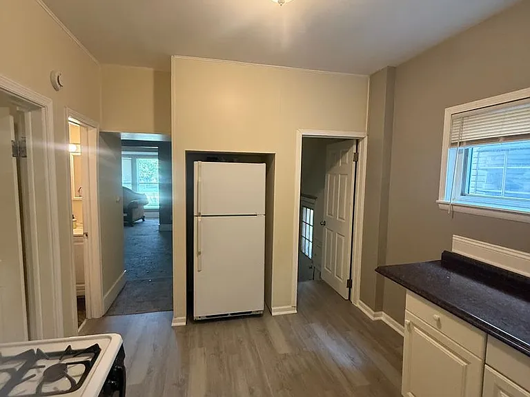 145 E Bennett — Photo 10