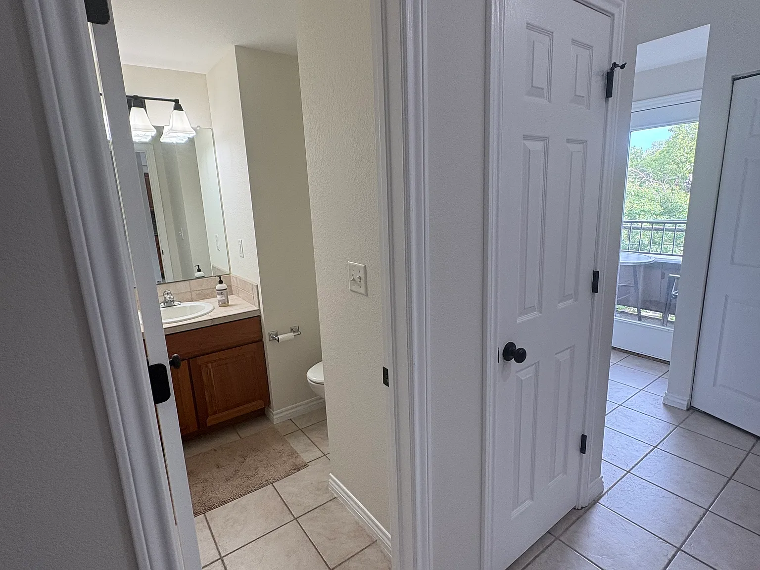 3 bed, 2.5 bath, 1600 sqft, $2,000 — Photo 4