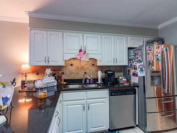 5th image of 28 Ashford Cir