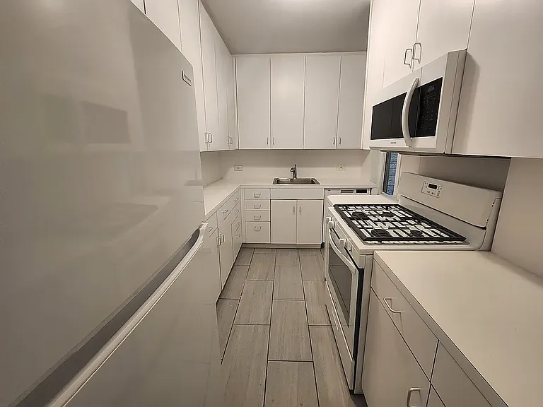 40 Central Park S #5F — Photo 10