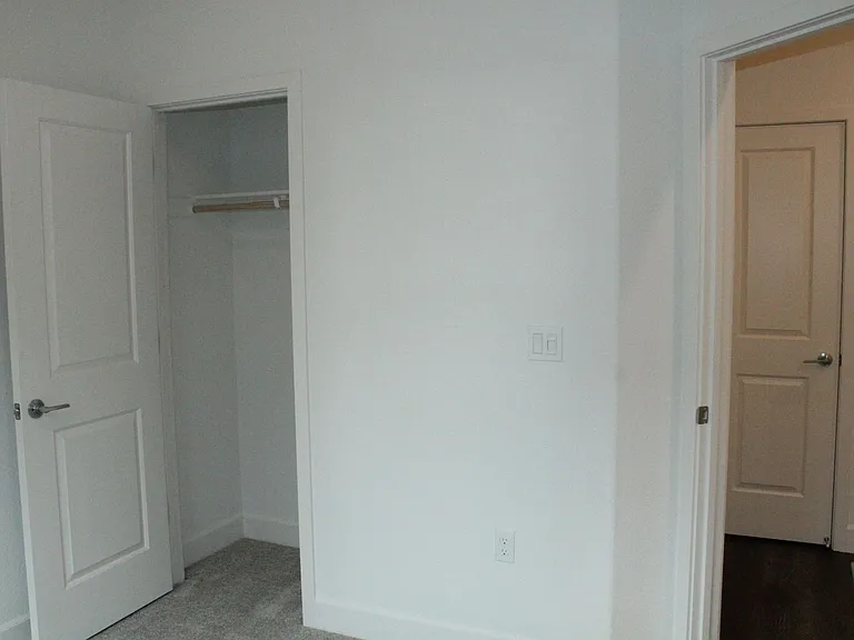 405 Mystic Ln — Photo 4