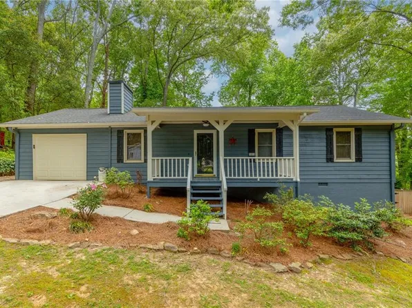 6232 Laurel Wood Trl, Flowery Branch, GA 30542