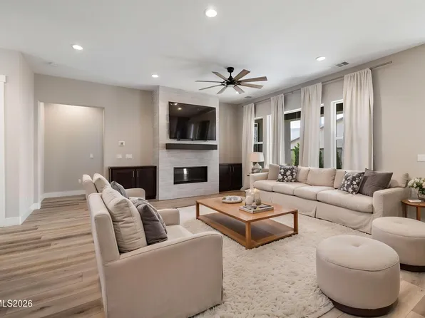 250 Commodore Dr, Verdi, NV 89439
