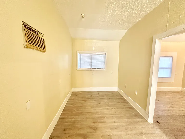 104 E Fowler Ave — Photo 20