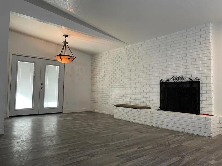 17626 Sultana St — Photo 2