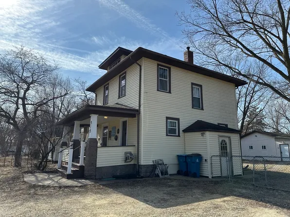 515 Burlington St, Savanna, IL 61074