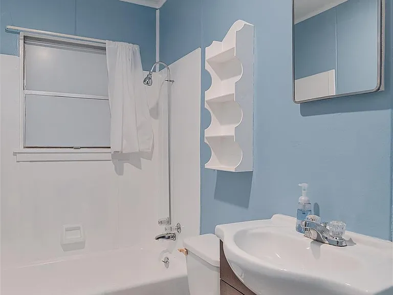 1101 Shirley Ln — Photo 16