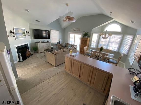 4th image of 3847 Asbury Ave #2