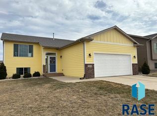 1204 N Valley View Rd, Sioux Falls, SD 57107