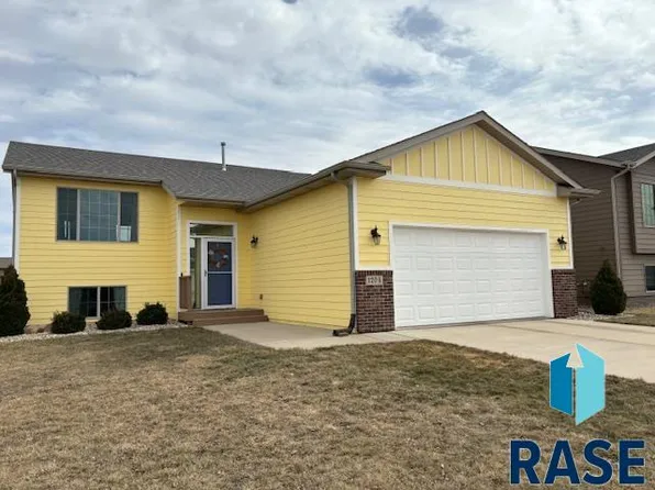 1204 N Valley View Rd, Sioux Falls, SD 57107